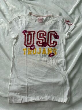 RARE— Discontinued Line— PINK VS— White USC Trojans Logo Tee with Lip Print